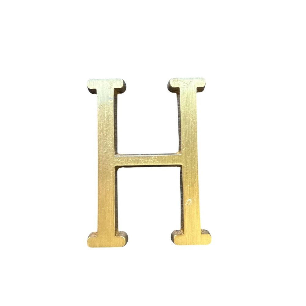 Letra H 3 cms  Bronce  Satinado