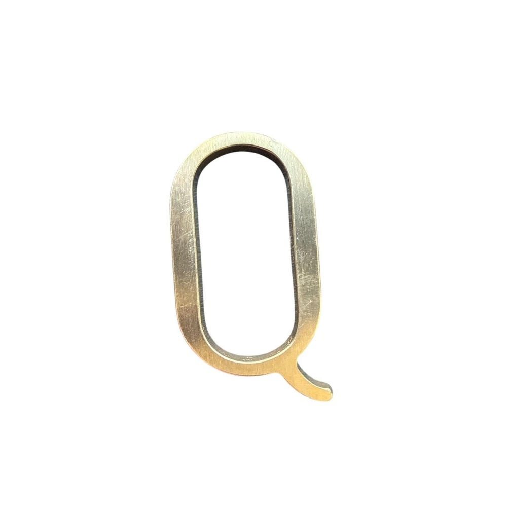Letra Q 7 cms Bronce Satinado