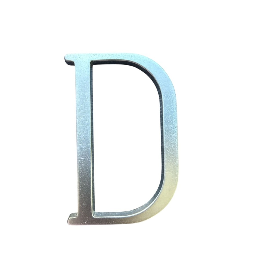 Letra D 10 cms Cromo Satin 2